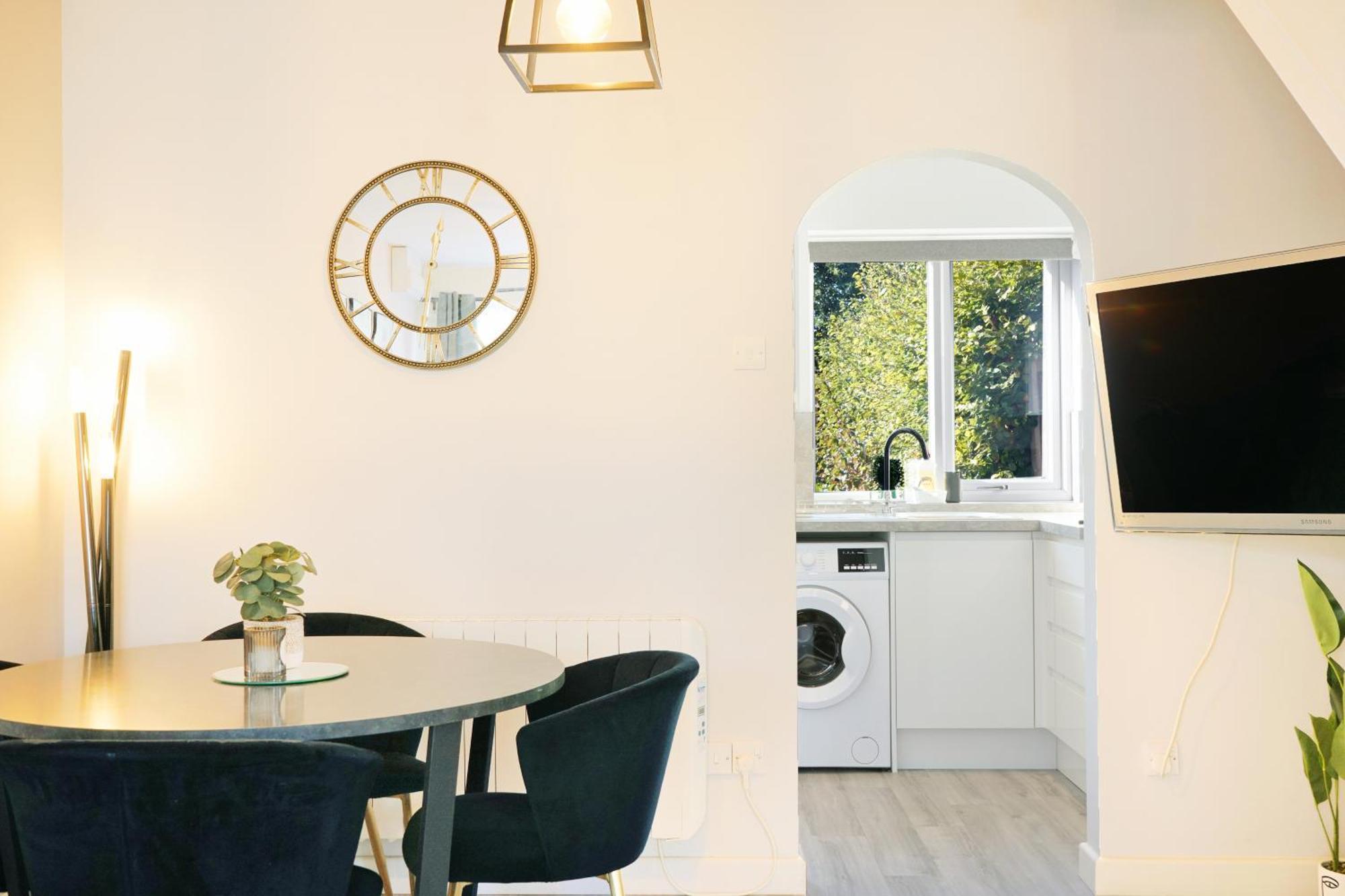 Cosy Corner In Aylesbury Near Stoke Mandeville Hospital & Town Centre With Private Parking Aylesbury (Buckinghamshire) Exterior foto