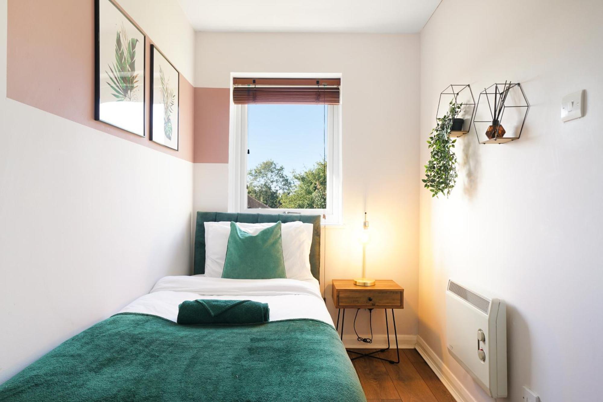 Cosy Corner In Aylesbury Near Stoke Mandeville Hospital & Town Centre With Private Parking Aylesbury (Buckinghamshire) Exterior foto